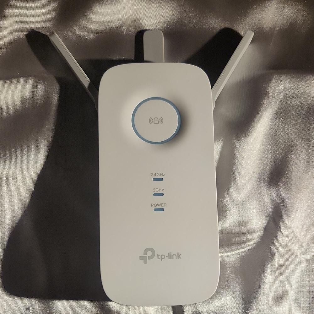 TP-Link White Wi-Fi Range Extender